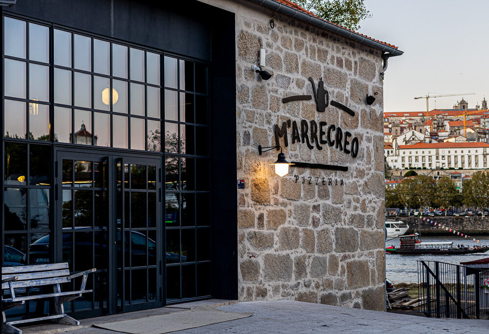 Hotel pizzeria with Douro river view