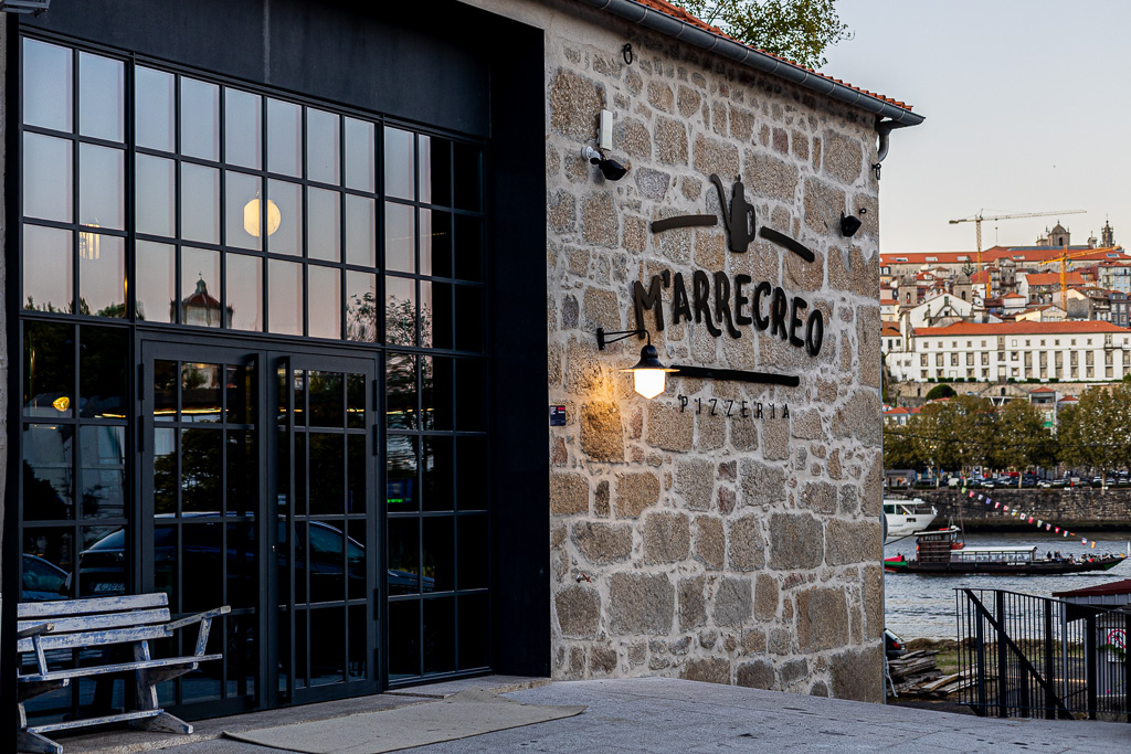 Hotel pizzeria with Douro river view